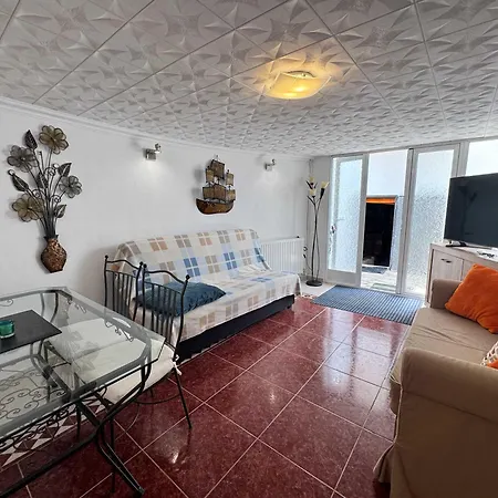 Wonderful With Private Pool Summer Kitchen